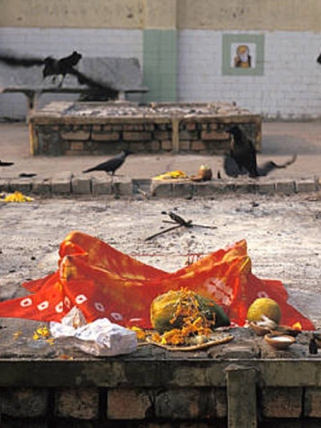 सपने में श्मशान या शव यात्रा दिखना शुभ या अशुभ? जानें किस बात का है संकेत