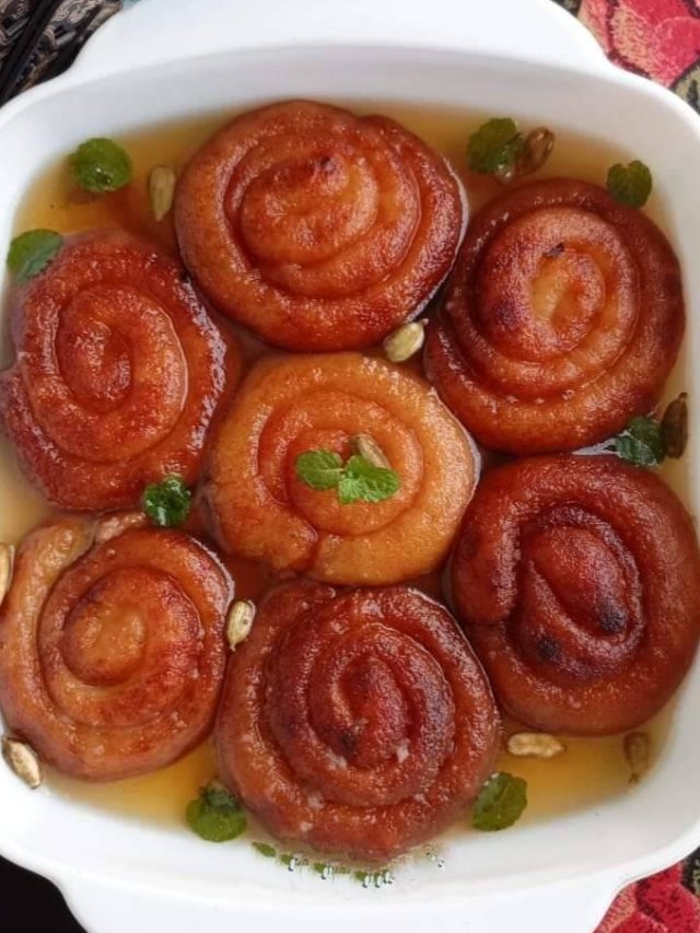 পুজোয় বাড়িতে বানান দোকানের মতো তুলতুলে ছানার জিলিপি, রেসিপি