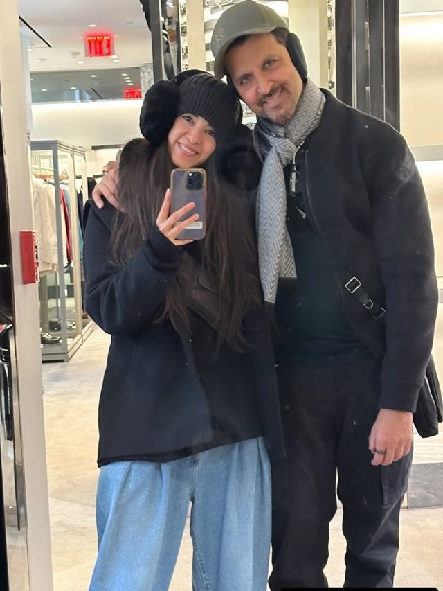 12 साल छोटी गर्लफ्रेंड संग वेकेशन पर ऋतिक, सबा को बांहों में लेकर लुटाया प्यार