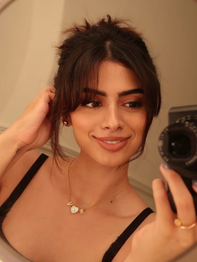 प्यार में खुशी कपूर, इस एक्टर संग कन्फर्म किया रिश्ता, गले में पहना नाम का पेंडेंट