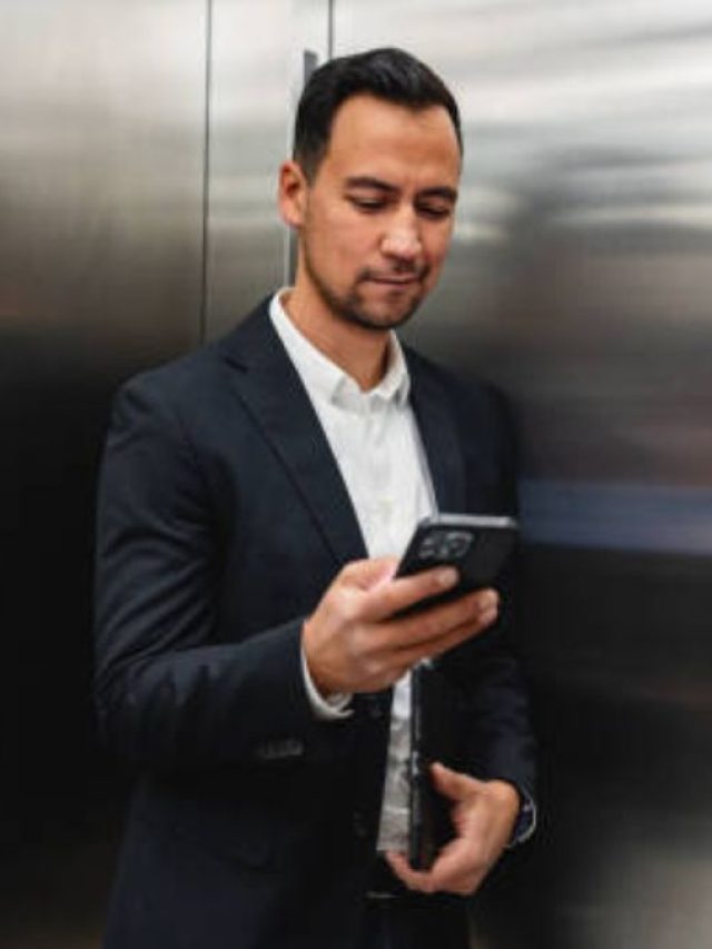 লিফটের মধ্যে ফোনের নেটওয়ার্ক চলে যায় কেন? বেশিরভাগ লোকই জানে না