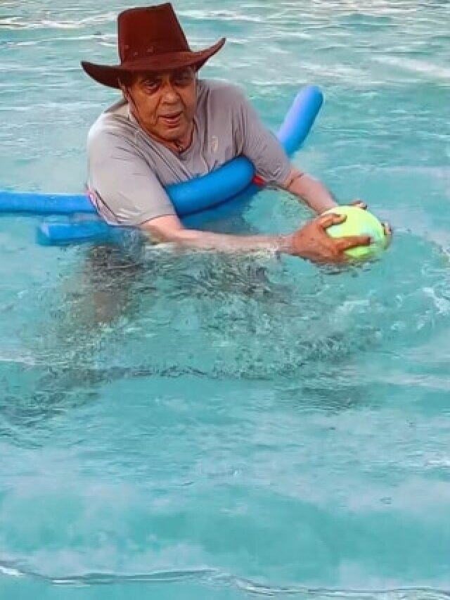 89 साल के धर्मेंद्र का पूल में वर्कआउट, फिटनेस देख इंस्पायर फैंस, बॉबी-ईशा ने किया रिएक्ट