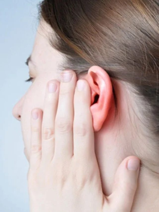 জল ঢুকলে কটন বাড বা দেশলাই নয়, এভাবে খুলুন বন্ধ কান