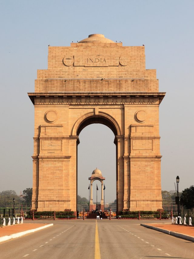 जहां इंडिया गेट है उस जमीन पर पहले क्या बना हुआ था? हटानी पड़ी थी ये चीज