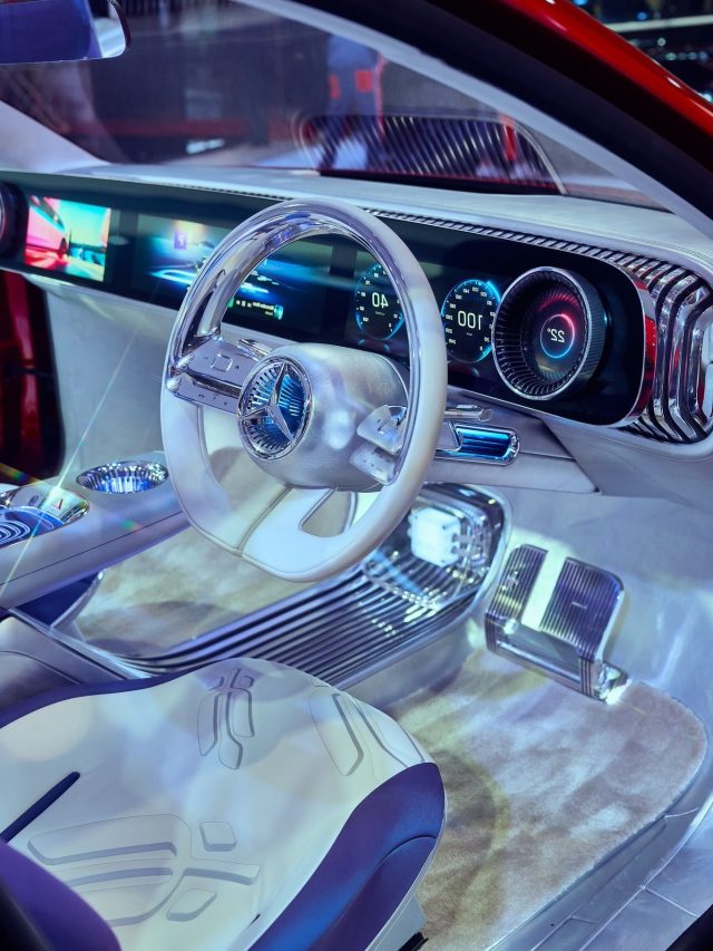 पुरानी कार भी हो जाएगी लग्ज़री और मॉर्डन! बस लगा लें ये स्मार्ट गैजेट्स