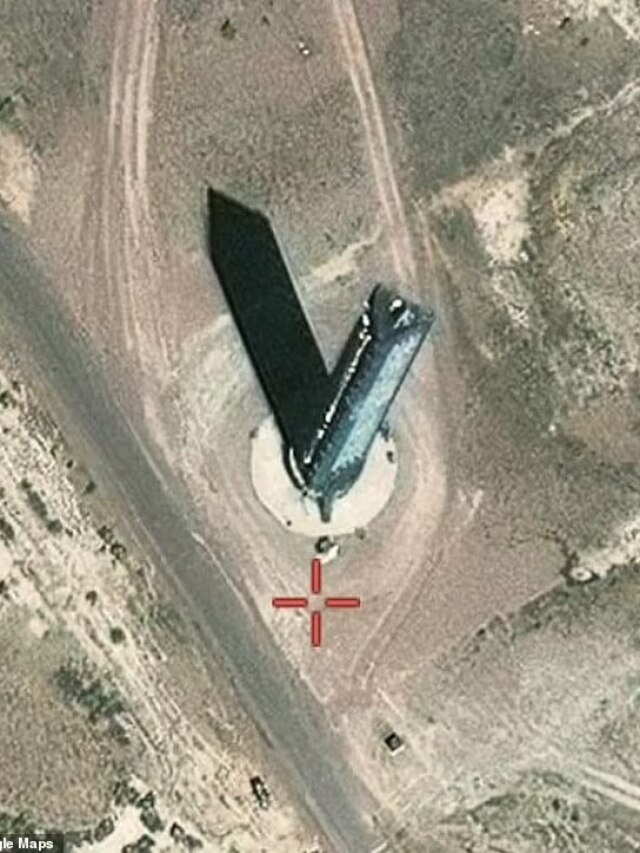 अमेरिका के सीक्रेट मिलिट्री बेस में दिखा अजीब काला टावर, Photos