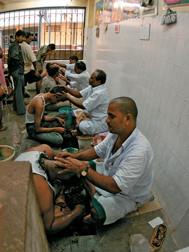 पवन कल्याण की पत्नी ने तिरुपति मंदिर में दान किए बाल, क्या होता है इन बालों का?