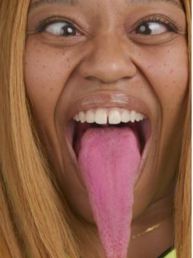 iPhone जितनी लंबी जीभ देखी है कभी? कैलिफोर्निया की इस महिला ने बनाया अनोखा रिकॉर्ड