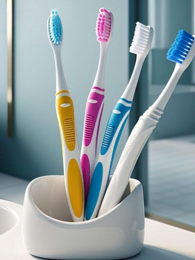 1, 3 या 6 कितने महीने में बदल लेना चाहिए टूथब्रश? वरना दांतों को हो सकता है नुकसान