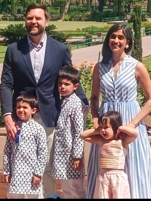 स्लीवलेस ड्रेस में पति-बच्चों के साथ ताजमहल पहुंचीं उषा वेंस...बेटों के कपड़े भी थे खास, PHOTOS