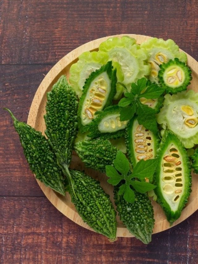 करेले की कड़वाहट मिनटों में होगी गायब, बस अपना लें ये घरेलू नुस्खे