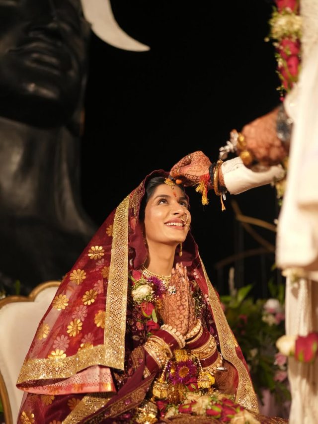 शादी के बंधन में बंधी एक्ट्रेस, 35 की उम्र में बनी दुल्हन, आदियोगी में लिए सात फेरे