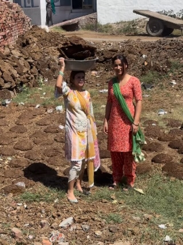 ऐश-ओ-आराम की जिंदगी छोड़ गांव लौटी यूट्यूबर की पहली पत्नी, चूल्हे पर पकाई रोटी, VIDEO