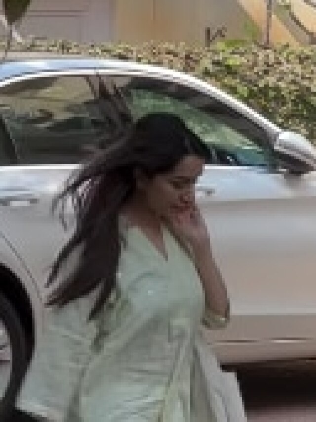 पैप्स से छिपकर BF से मिलने पहुंचीं श्रद्धा, सामने आया वीडियो, फैन्स बोले- क्या खिचड़ी पक रही?