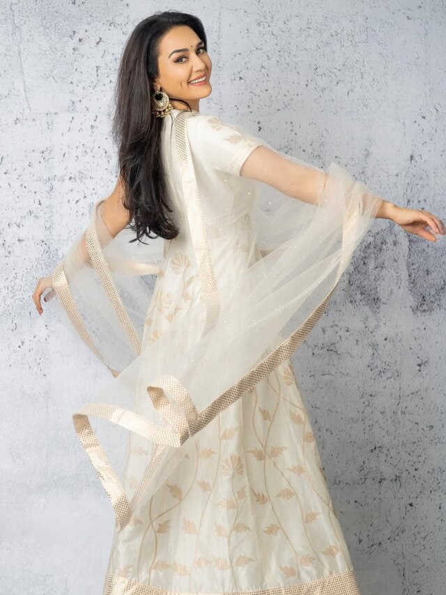 Preity Zinta’s 1-move health hack: The no-gym trick to stronger core and back  