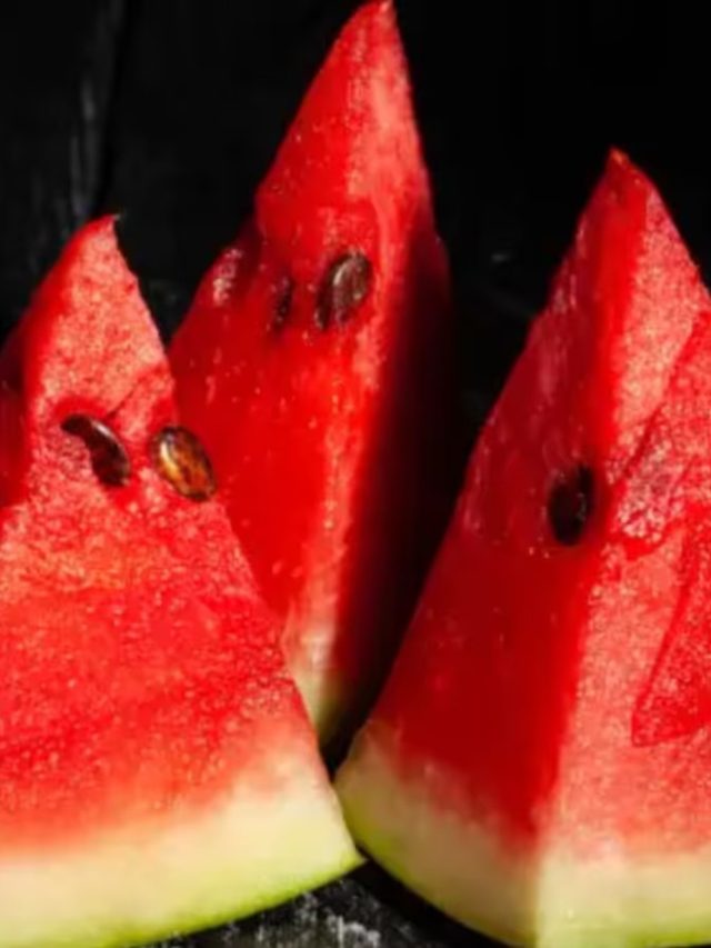 তরমুজের বীজ চিবিয়ে খেয়ে ফেলছেন? এসব হবেই শরীরে, জেনে রাখুন