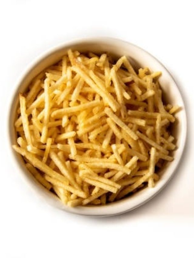 বিয়েবাড়ির মতো সুস্বাদু আলুভাজা বানান এভাবে, দারুণ স্বাদ