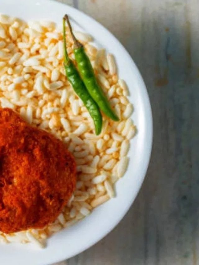 কাঁচালঙ্কা মুড়ির সঙ্গে কামড়ে খেলে এসব হবেই, মাথায় রাখুন