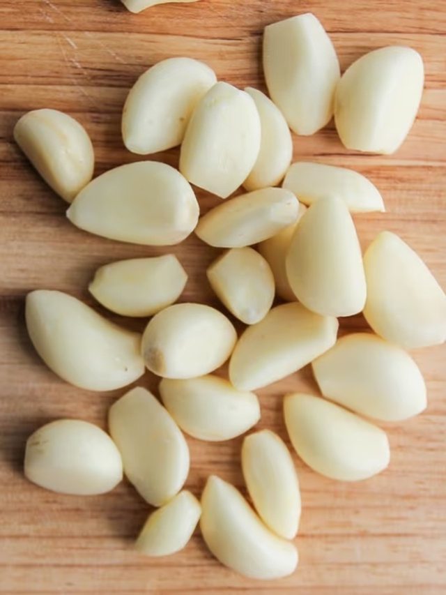 ১ কুচি রসুন লাগান,  তাতেই ঘন কালো কুচকুচে চুল গজাবে, কীভাবে মাখবেন, জানুন