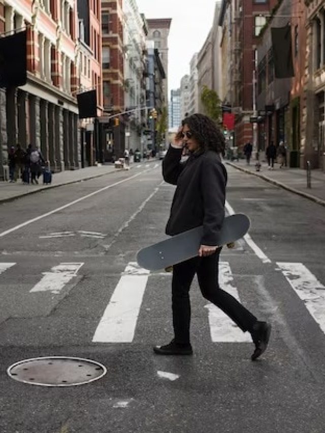 রাস্তায়  নামার আগে  কো কাজটা করতে হয়, এই নিয়মটা কি জানেন?