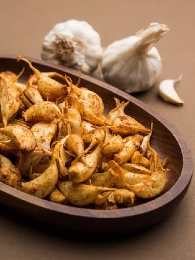 রোজ রাতে ভাজা রসুন খেলে শরীরে এসব হবেই