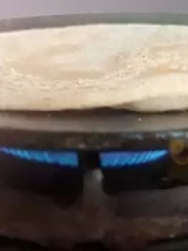 রুটি গ্যাসের আগুনে সেঁকা ভাল না খারাপ? জানা জরুরি