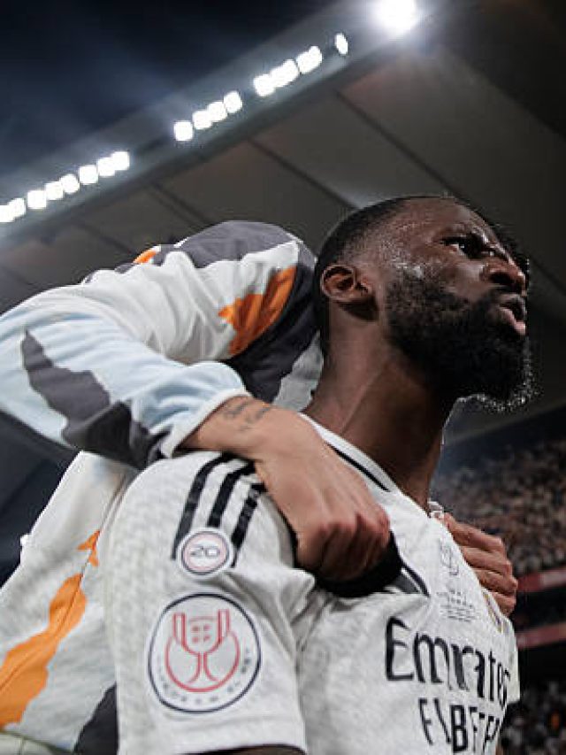 फुटबॉल मैच में बवाल... स्टार खिलाड़ी ने किया रेफरी पर हमला, VIDEO