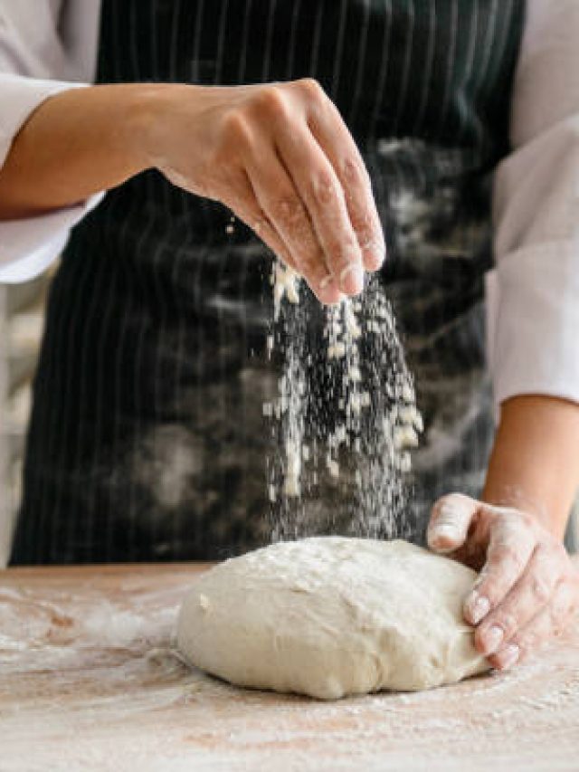 সর্ষের তেল-ধনে-গুড় দিয়ে আটা মাখুন, কী হয় জানেন?