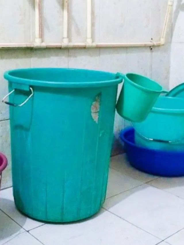 এই গুঁড়ো ঘষে দিন, নোংরা বালতি-মগ হবে ঝকঝকে নতুন