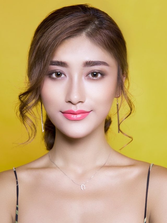 आपको भी चाहिए कोरियन लोगों की तरह ग्लास स्किन तो अपनाएं ये तरीके, चमकने लगेगा चेहरा