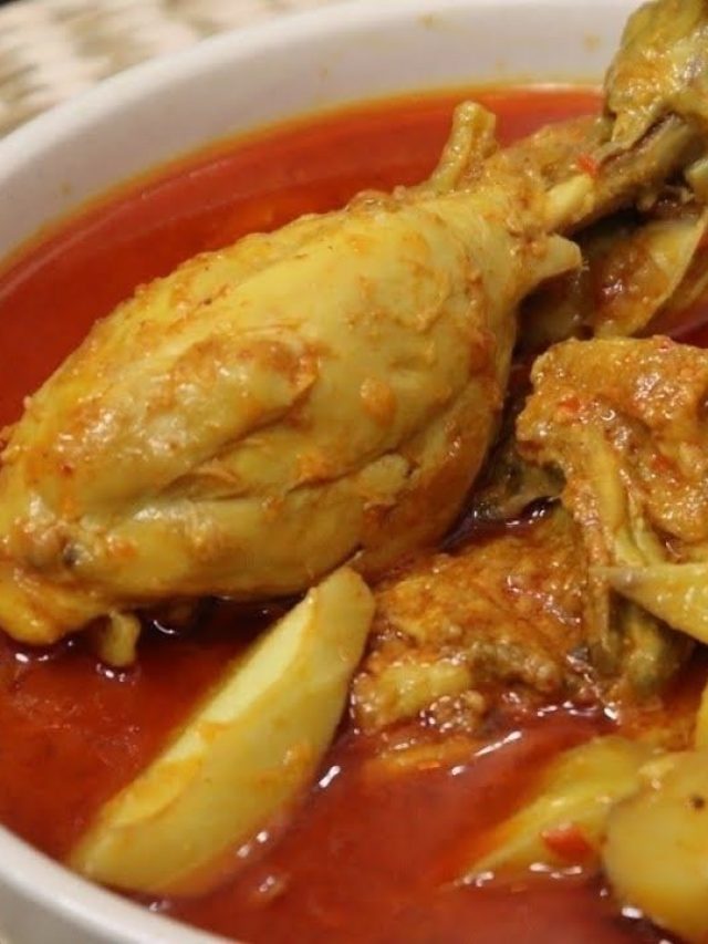 গুনে গুনে লাগবে ১৫ মিনিট, তাতেই তৈরি মুরগীর লাল ঝোল