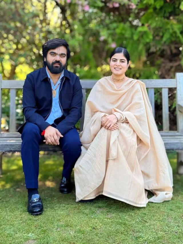 पति के साथ इंग्लैंड घूम रहीं कथावाचक देवी चित्रलेखा? इस खास जगह से शेयर कीं PHOTOS