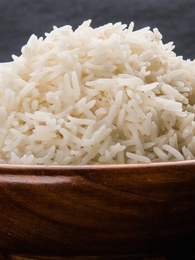 খাবারে বার বার চুল পড়া কীসের ইঙ্গিত? জেনে সতর্ক হন