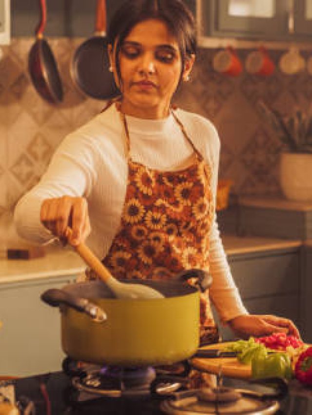 রান্নাঘরের এই ৫ কাজ মন ভাল রাখবে, জানলে চমকে যাবেন