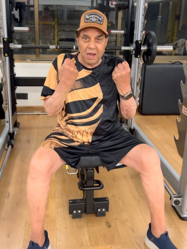 89 के धर्मेंद्र ऐसे रहते हैं फिट, शेयर की वर्कआउट वीडियो, यूजर्स बोले- असली ही-मैन