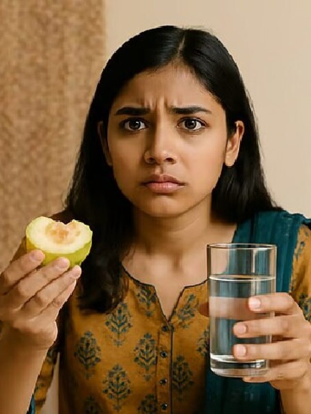 ফল খেয়েই জল খেলে কী হয় জানেন?