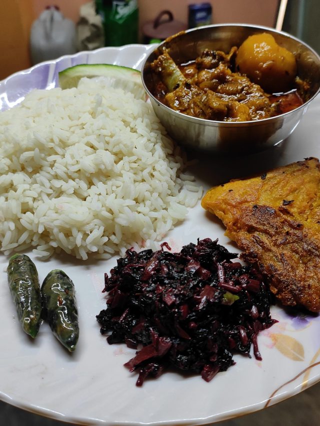 ধুর ধুর মাছ-মাংস, ছা-পোষা বাঙালির এটাই শান্তির খাবার