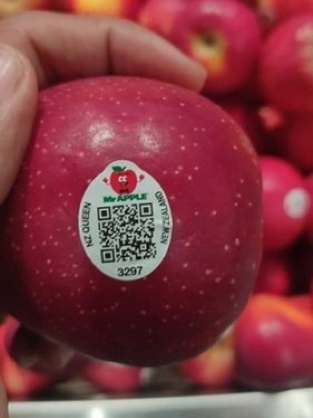 ফলে লাগানো স্টিকারে এই নম্বর রয়েছে? কী হবে জানুন