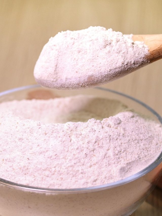 কিনে আনা আটা-ময়দাতে ভেজাল নেই তো? ঘরোয়া ট্রিকসেই বুঝে নিন