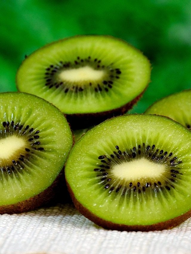 कीवी खाने के बाद दूध पी सकते हैं या नहीं? एक्सपर्ट्स की क्या है राय