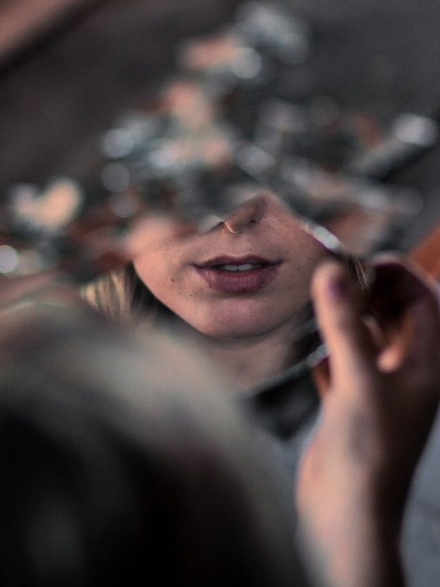 रात में ये 4 काम करना होता है बेहद अशुभ, मिलने लगते हैं बुरे परिणाम