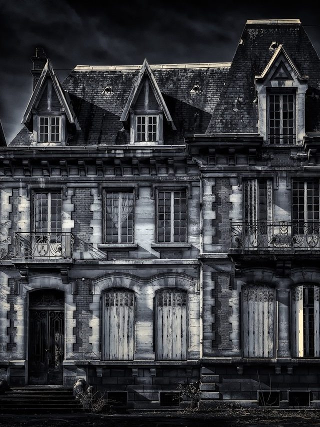 স্বপ্নে ভূতুড়ে বাড়ি বা বিল্ডিং দেখেছেন, এর অর্থ জানেন?