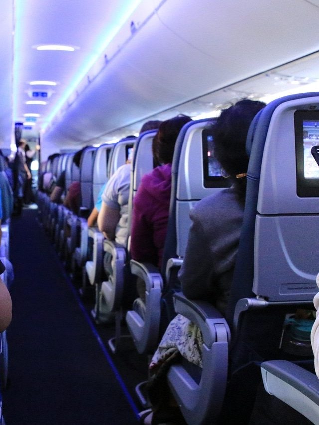 फ्लाइट से उतरने के लिए यात्री को मिले ढाई लाख रुपये, वजह बड़ी अजीब है!