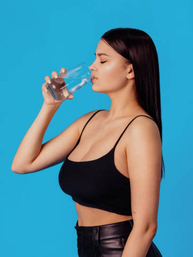 ওজন অনুযায়ী রোজ কত লিটার জল খাওয়া উচিত? নিজেরটা জেনে নিন