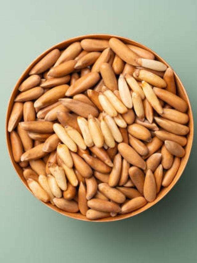 कमजोर हड्डियों को 'लोहे' सा मजबूत बना देगा ये छोटा सा ड्राई फ्रूट, बुढ़ापे तक रहेंगी जवान