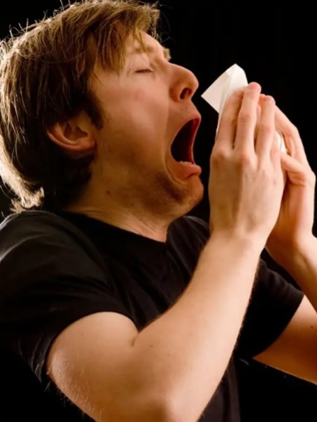 বেরনোর আগে জোড়া হাঁচি! কীসের ইঙ্গিত দিচ্ছে?