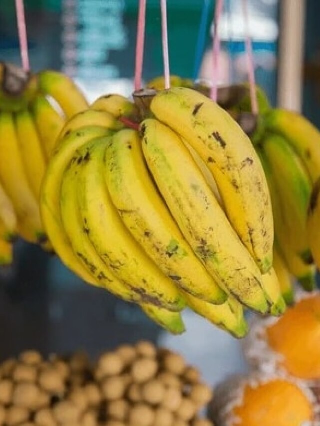 কলা ঝুলিয়ে রাখা হয় কেন? উত্তরটা অনেকেরই জানা নেই