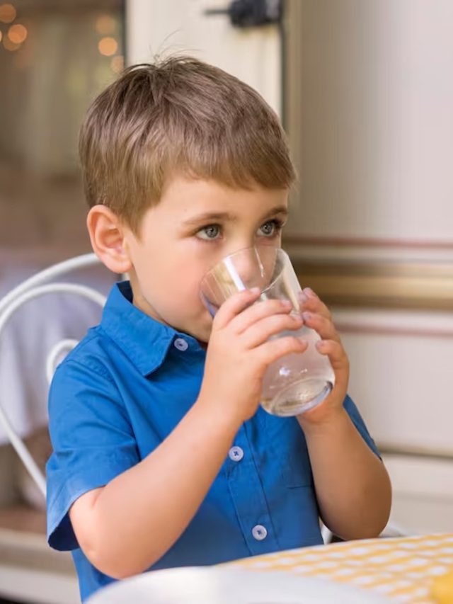 এই লক্ষণে বুঝবেন সন্তানের শরীরে জলের ঘাটতি রয়েছে, ডিহাইড্রেশনের সমাধান