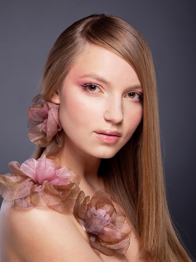 गर्मियों में बाल हो जाते हैं कमजोर? इन 6 फलों को करें डाइट में शामिल