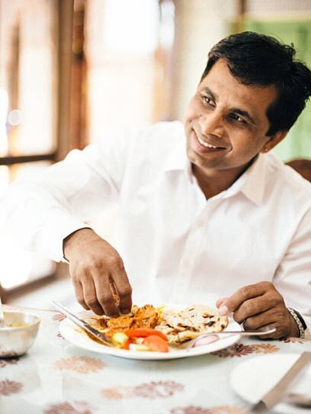 सुबह की इस एक बुरी आदत से घर में आती है दरिद्रता, तुरंत छोड़ दें